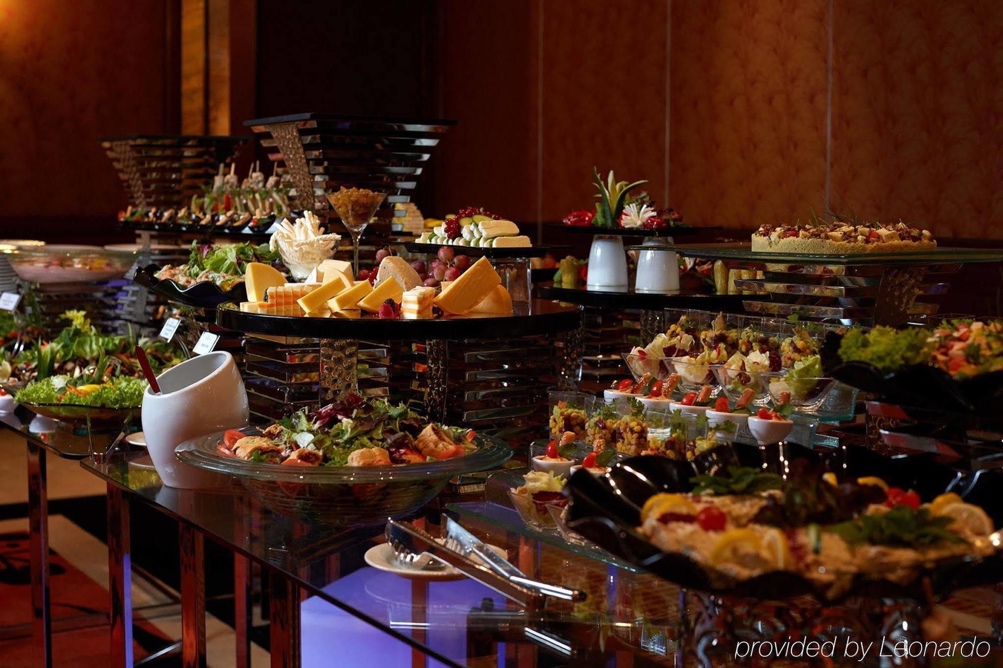 Millennium Hotel & Convention Centre Kuwait Kuwait City Eksteriør billede A buffet at a hotel